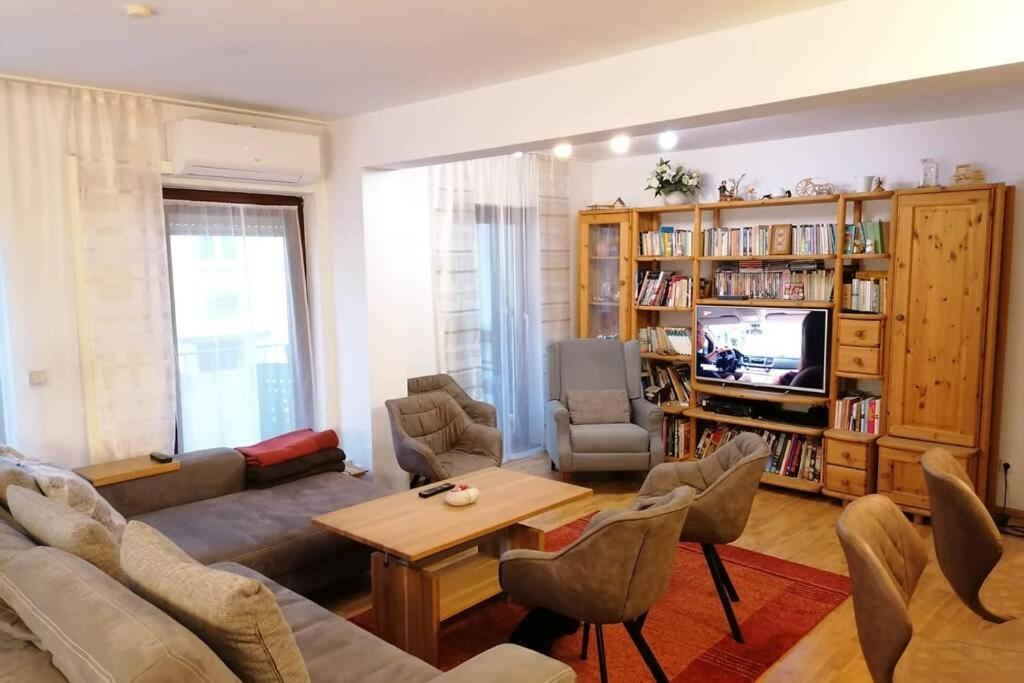 באיירוט Beste Lage Im Zentrum Und Am Hofgarten 150Qm Mit Klima, 2Xbalkon, Aufzug, Familienfreundlich מראה חיצוני תמונה