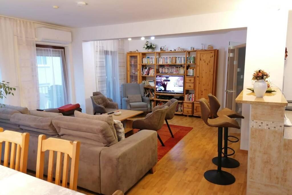 באיירוט Beste Lage Im Zentrum Und Am Hofgarten 150Qm Mit Klima, 2Xbalkon, Aufzug, Familienfreundlich מראה חיצוני תמונה